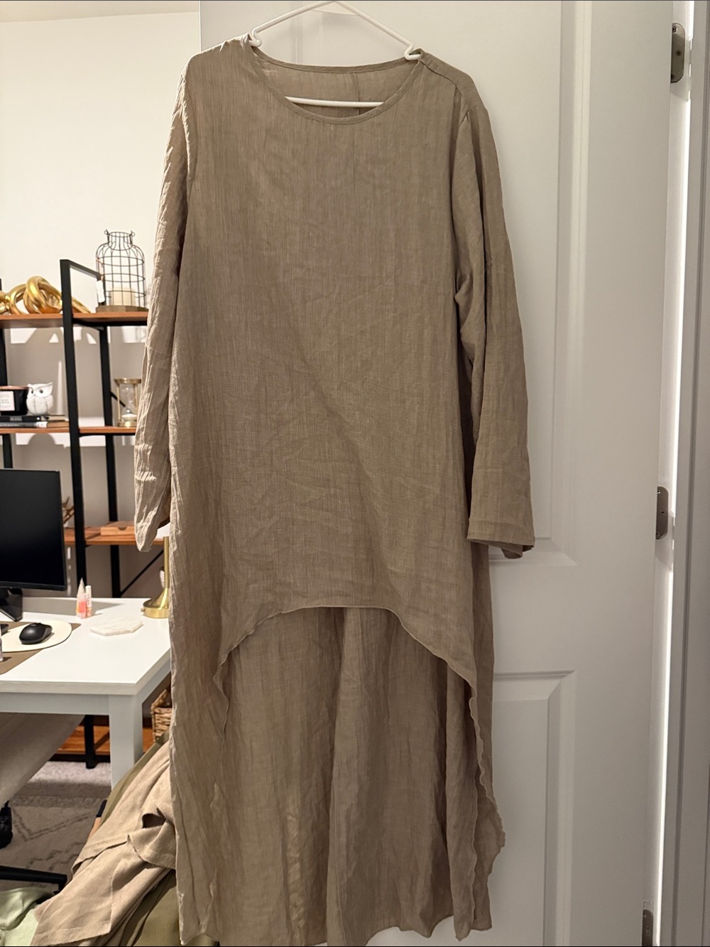 Amazon Taupe Beige High-Low Linen-Texture Tunic - Picture 6 of 7